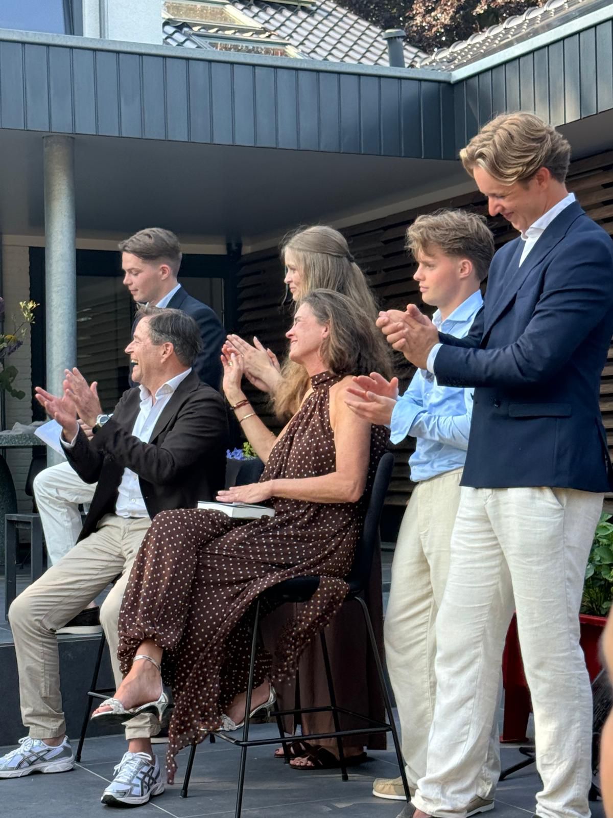 Applaus tijdens de boekpresentatie van Opeens staat alles stil