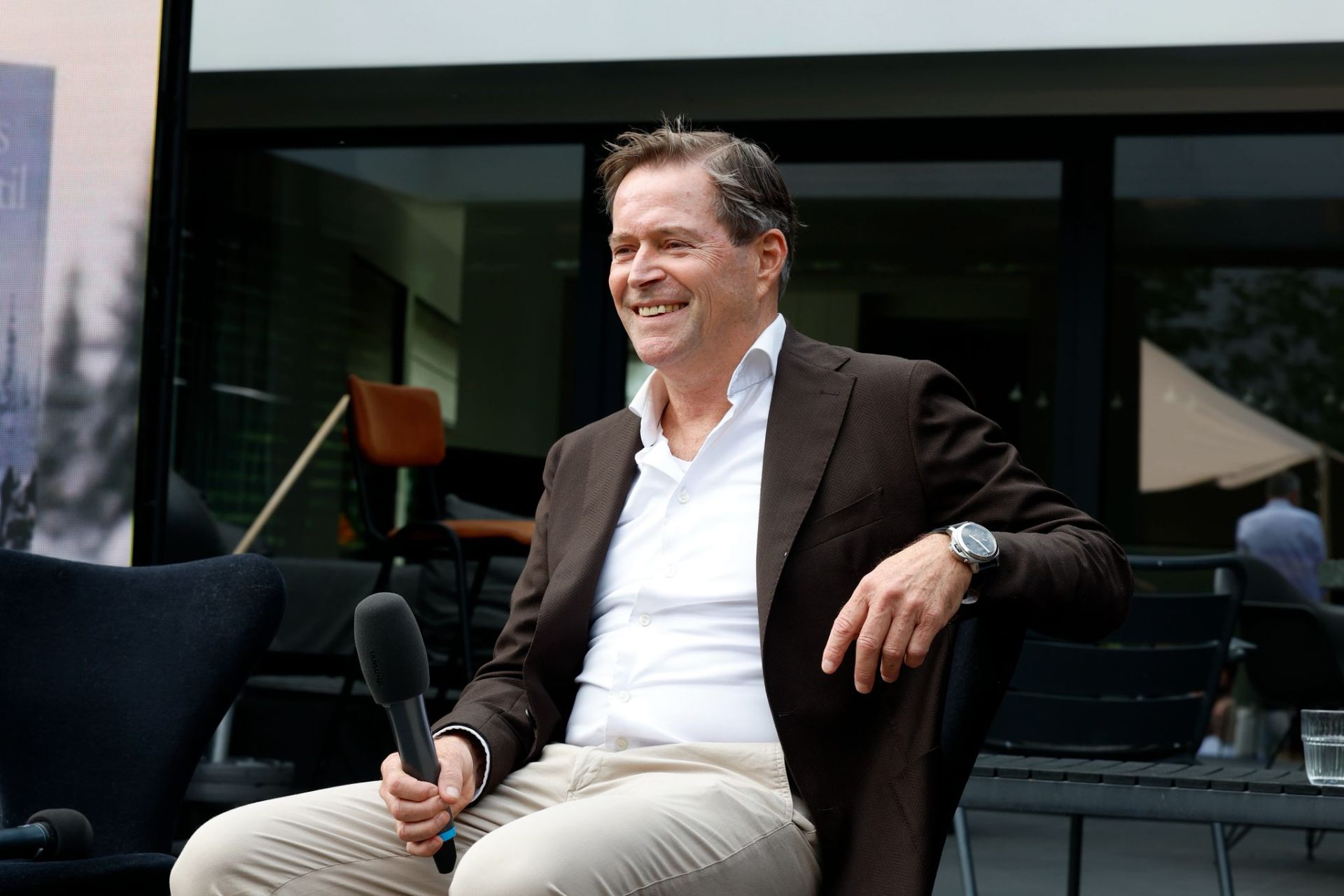 Jan Hylkema in gesprek tijdens de boekpresentatie