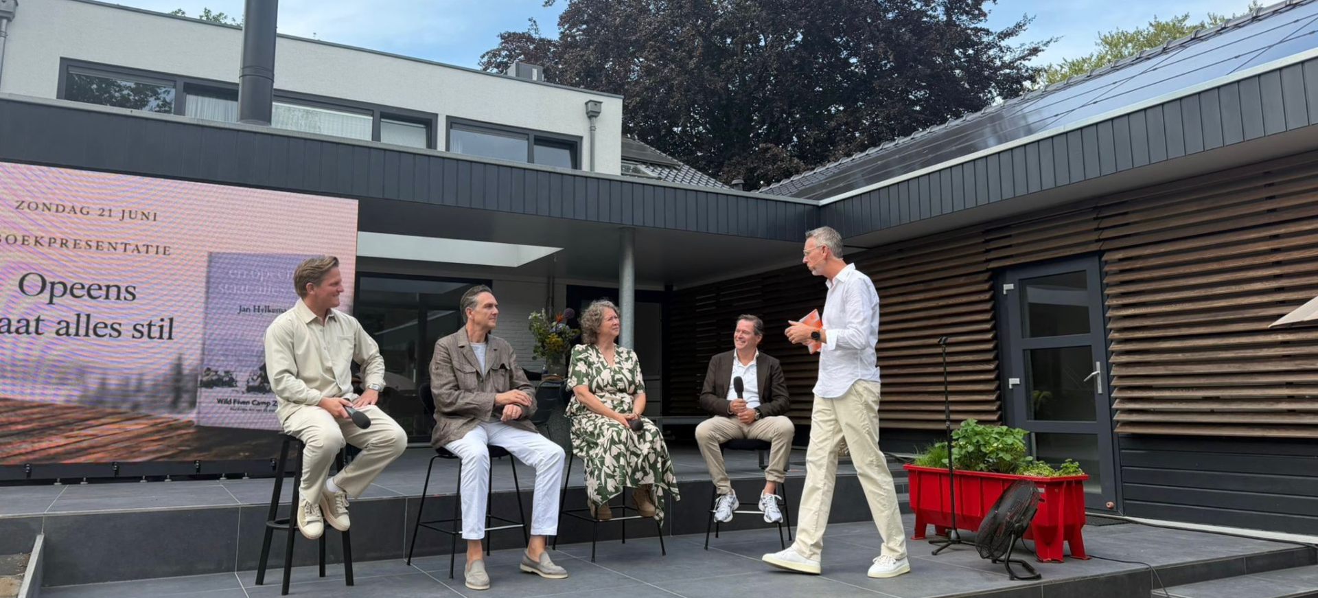 Boekpresentatie Opeens staat alles stil — gesprek op het podium in Oranjewoud